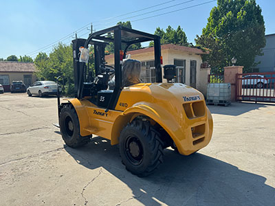 4-Wheel Drive Rough Terrain Forklift 3-4 Tonne